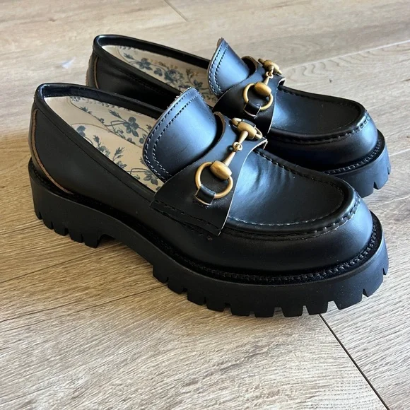 Gucci Black Leather Loafers with Gold Accent.Like New Condition! Gucci Goatskin Womens Logo 15mm Loafers 35.5 Black 1784859  main image 2